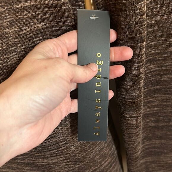 Brown Long Sleeve Top Blouse Shirt Grommet Detail Gold Zipper  Medium M NWT - Picture 2 of 10